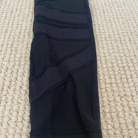 Mesh black Lululemon leggings - Picture 4 of 6